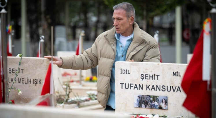 Karşıyaka Mezarlığında bayram yoğunluğu