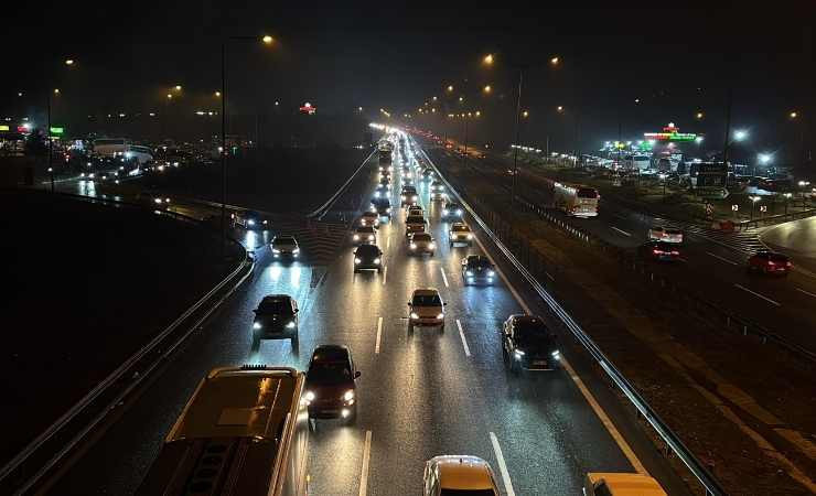Ankara-İstanbul arası geçiş noktası Bolu'da trafik durma noktasına geldi
