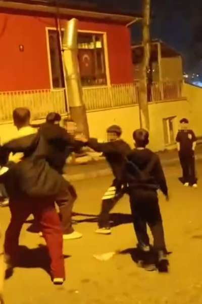 Polatlı'da önü kesilen çocuk yaşıtlarınca kemer ve sopalarla darp edildi