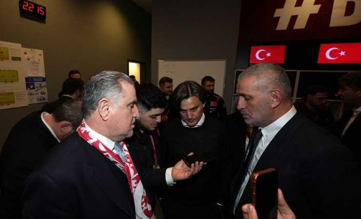 Cumhurbaşkanı Erdoğan, A Milli Futbol Takımı'nı tebrik etti