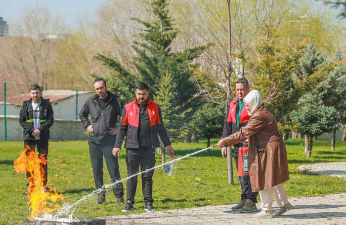 Keçiören Belediyesi personeline yangın söndürme eğitimi verildi - Resim : 3
