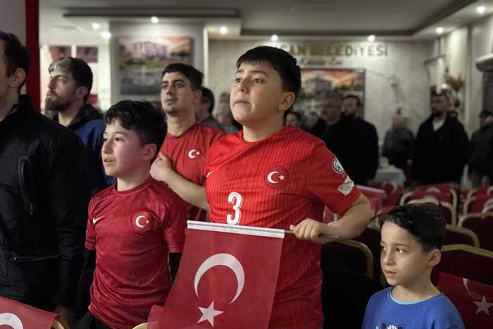 Milli maç heyecanı Sincan Belediyesi'nin dev ekranlarında yaşandı