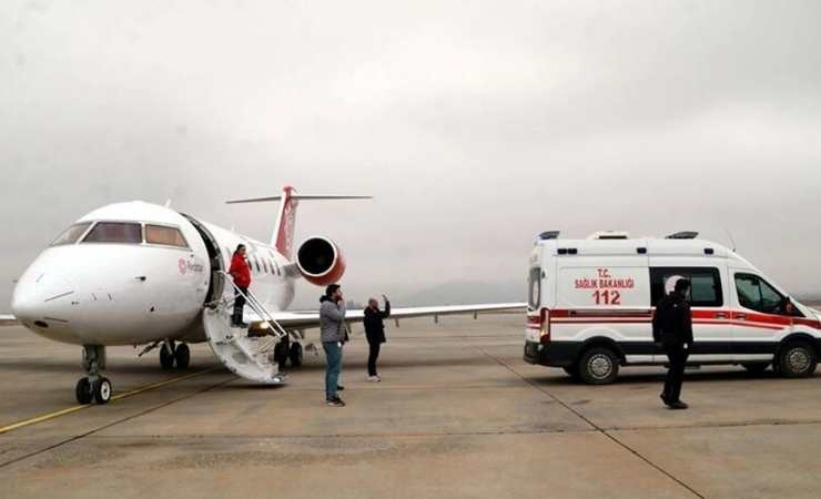 2 günlük hasta bebek tedavi için ambulans uçakla Ankara'ya getirildi