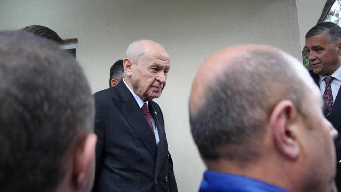 MHP Lideri Devlet Bahçeli'den Türkeş'in Ankara'daki kabrine ziyaret