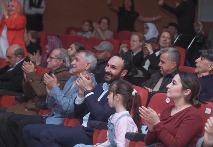 Keçiören Belediyesi 'Zamanın Sesi' dinletisi ile kulakların pasını sildi - Resim : 2
