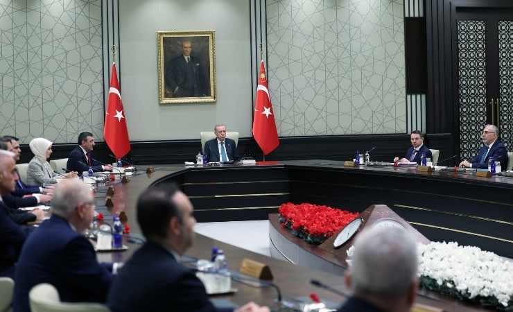 Cumhurbaşkanı Erdoğan'dan kabine sonrası ekonomi, İran ve seçim mesajları