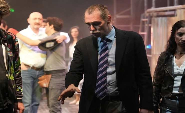 Başkan Erdal Beşikcioğlu hizmete açılacak Yunus Emre Kültür Merkezi'nde son incelemeleri yaptı