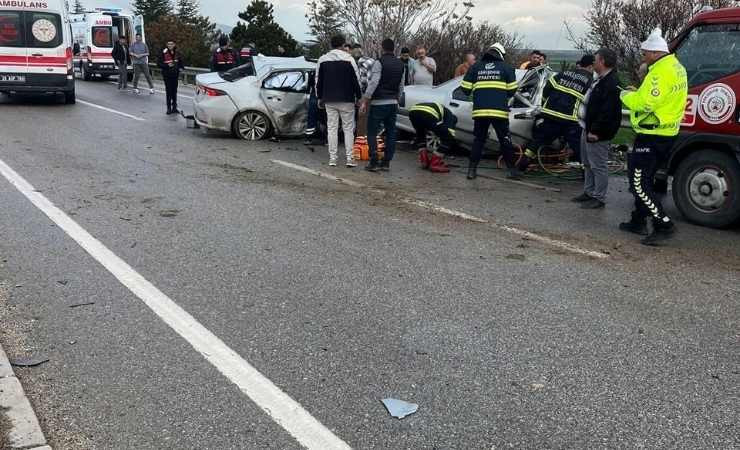 Polatlı'da trafik kazası: 4 kişi hayatını kaybetti, 2 ağır yaralı