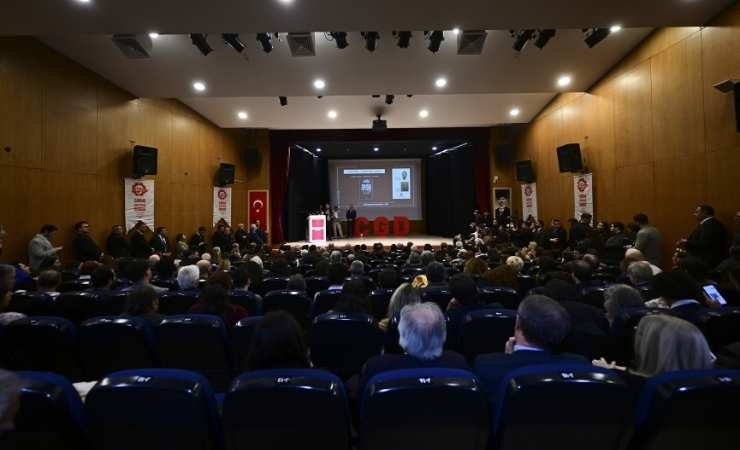 Özgür Özel, Yılın Başarılı Gazetecileri Ödül Törenine katıldı