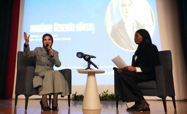 Aile Bakanı Mahinur Özdemir Göktaş, Ankara'da öğrencilerle buluştu