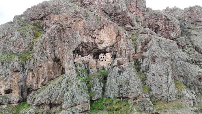 Ankara'nın Sümela Manastırı: Kayaların içine gizlenmiş tarih, kimin nasıl yaptığı hala sır!