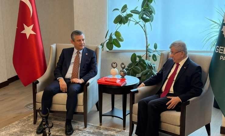 Özgür Özel: "Davutoğlu'nun Başbakanlığı döneminde çok kritik bir süreç yaşandı"