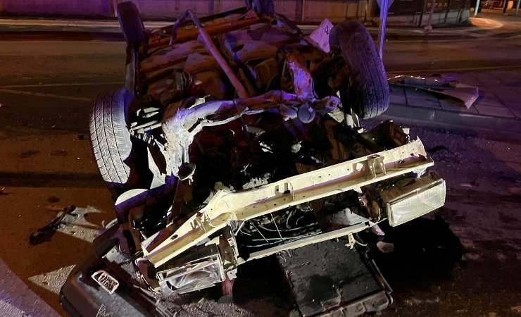 Çorum'da iki otomobil çarpıştı, araçlardan biri takla attı