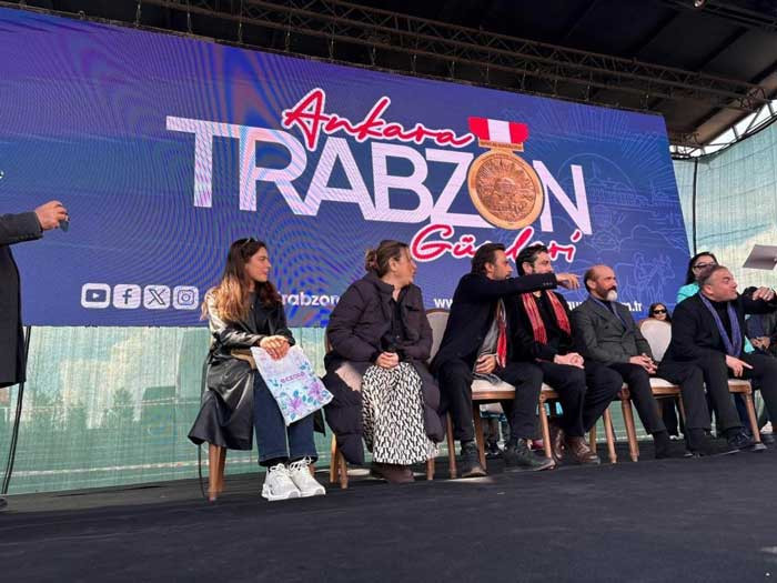 ‘Taşacak Bu Deniz' oyuncuları Ankara'da hayranları ile buluştu - Resim : 2