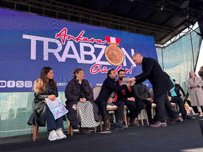 ‘Taşacak Bu Deniz' oyuncuları Ankara'da hayranları ile buluştu