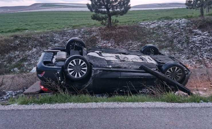 Çorum'da 300 metre mesafede 2 ayrı trafik kazası: 1 ölü, 3 yaralı