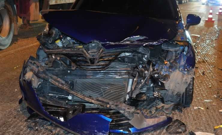 Kırıkkale'de kırmızı ışık ihlali yapan sürücünün neden olduğu kazada 1 kişi yaralandı