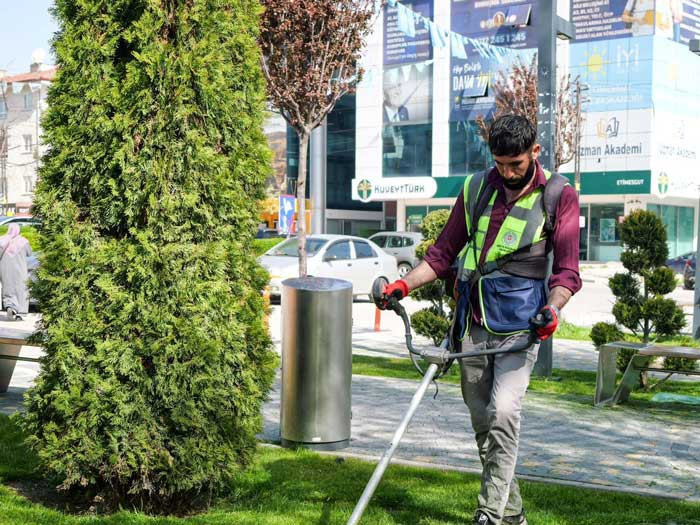 Etimesgut Belediyesi, park ve bahçelerde yaz hazırlıklarını sürdürüyor - Resim : 3