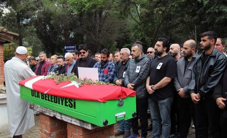 Hayatını kaybeden sanatçı Rıza Tamer son yolculuğuna uğurlandı