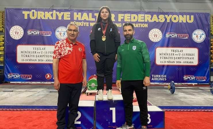Pursaklar Belediyesi'nin genç sporcusu Ayşe Ilgın Koca, Türkiye şampiyonu oldu