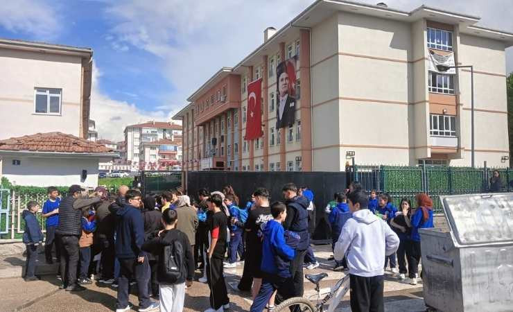 Sincan'da 5. sınıf öğrencisinin okula tabanca getirdiği iddia edildi