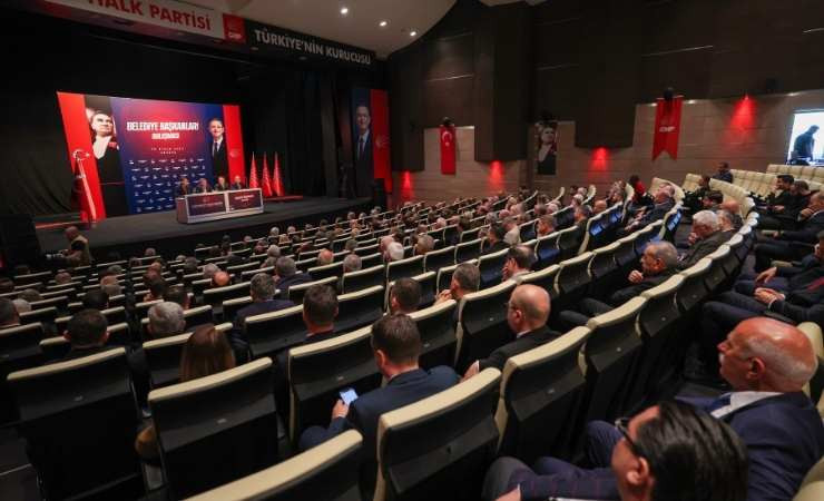 Özgür Özel: "Bayrağı bırakırsak, millet o bayrağı bir daha bize emanet etmez"