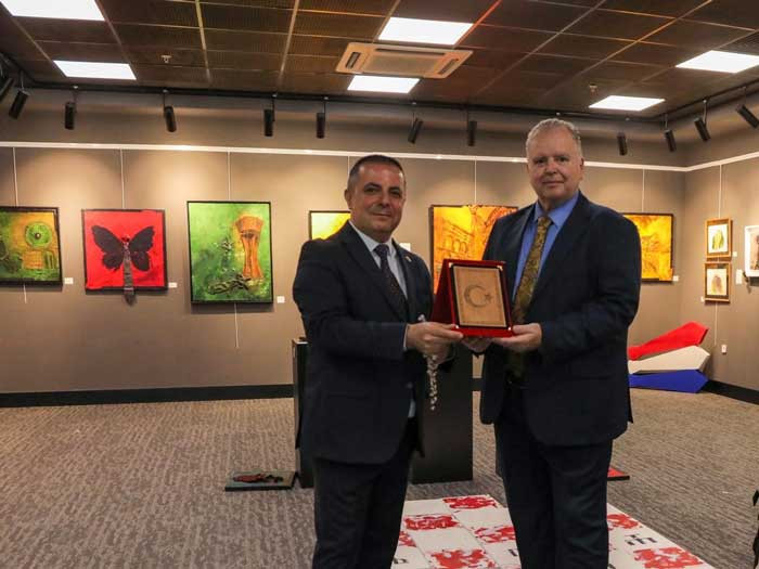 Etimesgut Belediyesi'nin 'Kravata' sergisi ziyarete açıldı - Resim : 5