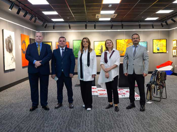 Etimesgut Belediyesi'nin 'Kravata' sergisi ziyarete açıldı - Resim : 2