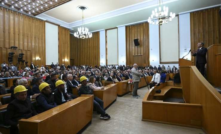 Özgür Özel: "Yargıyla oynayan memleketin geleceğini yakar"