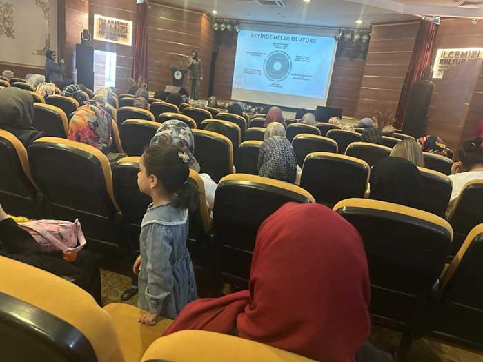 Pursaklar Belediyesinden güçlü anneler için özel eğitim semineri - Resim : 2