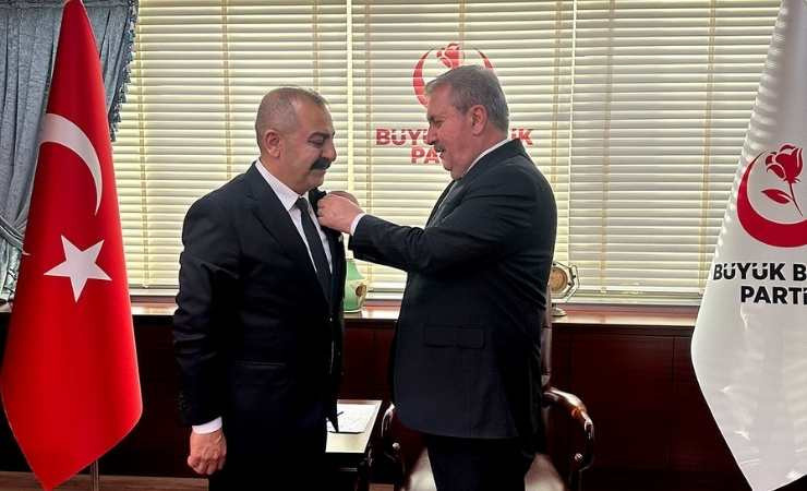 Dizilerin tanınmış oyuncusu Ömer Kurt, BBP'ye katıldı