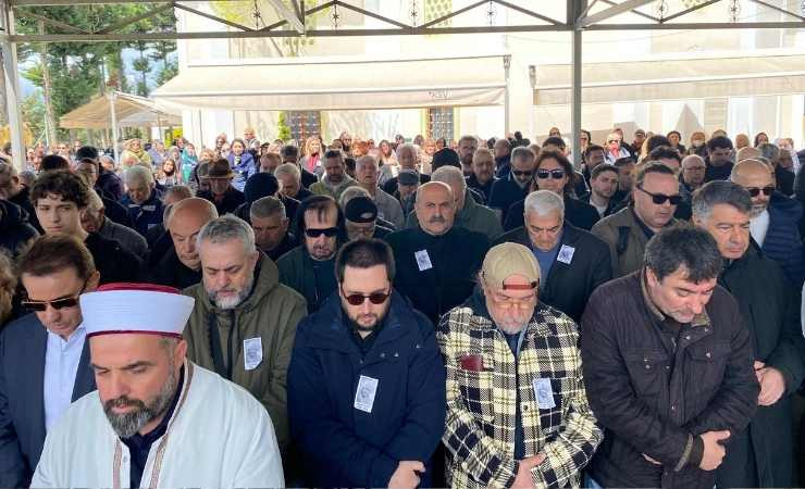 Sanatçı Tülay Özer, düzenlenen cenaze töreni ile son yolculuğuna uğurlandı