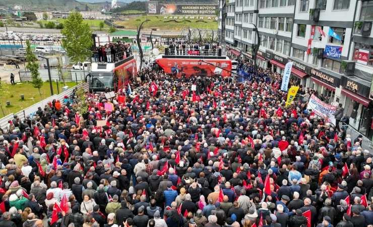 Özgür Özel: "Cumhuriyet'le derdi olmayan herkesle kol kola yürümeye kararlıyız"