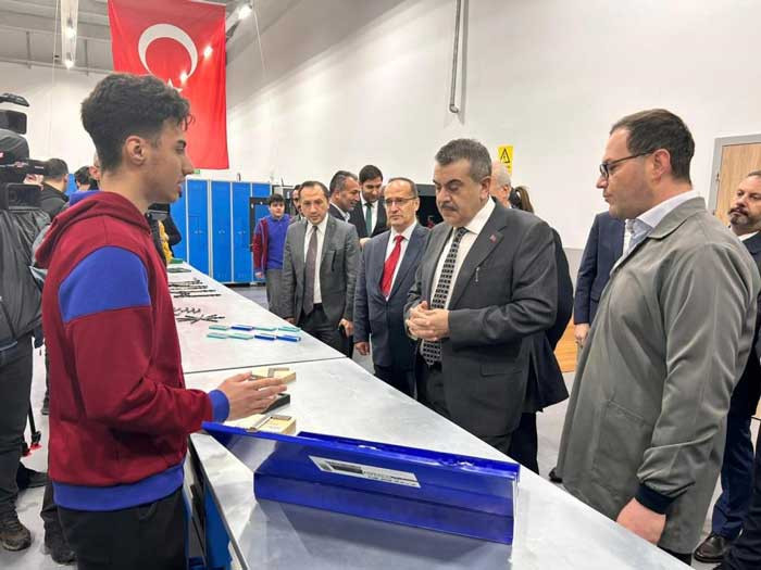 Bakan Tekin'den, Teknopark Ankara İvedik OSB Mesleki ve Teknik Anadolu Lisesi'ne ziyaret - Resim : 3