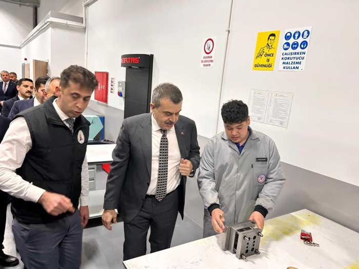 Bakan Tekin'den, Teknopark Ankara İvedik OSB Mesleki ve Teknik Anadolu Lisesi'ne ziyaret - Resim : 2