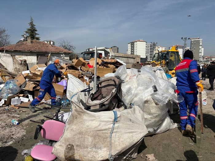 Sincan Belediyesi kaçak ahırları kapattı, 180 kamyon atık temizlendi