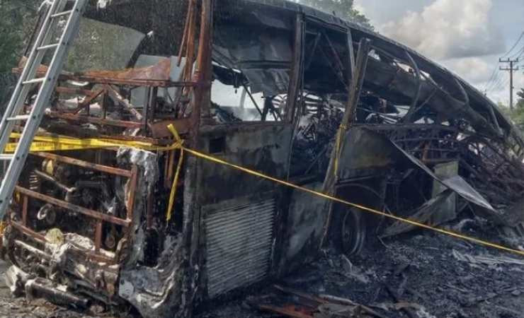 Endonezya'da yolcu otobüsüyle tanker çarpıştı: 16 ölü, 4 ağır yaralı