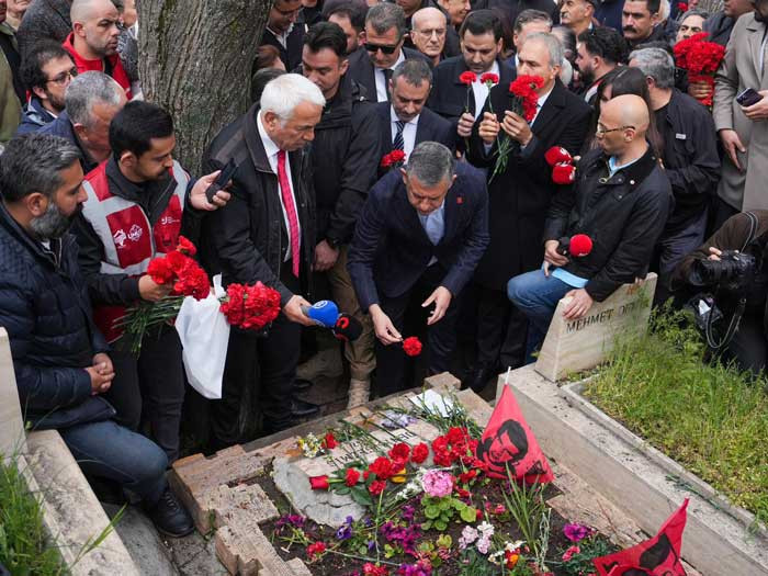 Etimesgut Belediye Başkanı Beşikcioğlu, 3 fidanı anma programına katıldı - Resim : 2