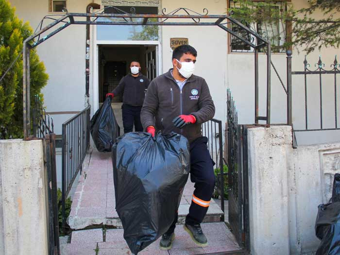 Etimesgut Belediyesinden çöp ev müdahelesi: Ekipler seferber edildi!
