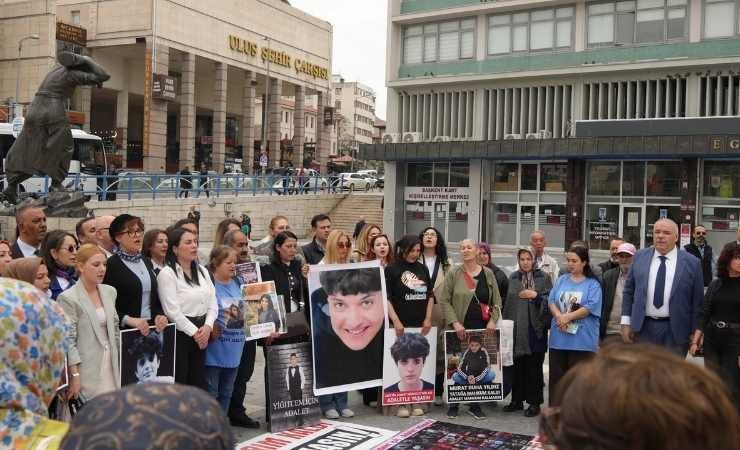 Evlatlarını kaybeden aileler, yetkililere Ulus Meydanı'ndan seslendiler