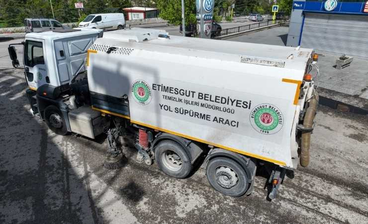 Etimesgut Belediyesi'nden Şaşmaz Oto Sanayi Sitesi’nde kapsamlı temizlik çalışması