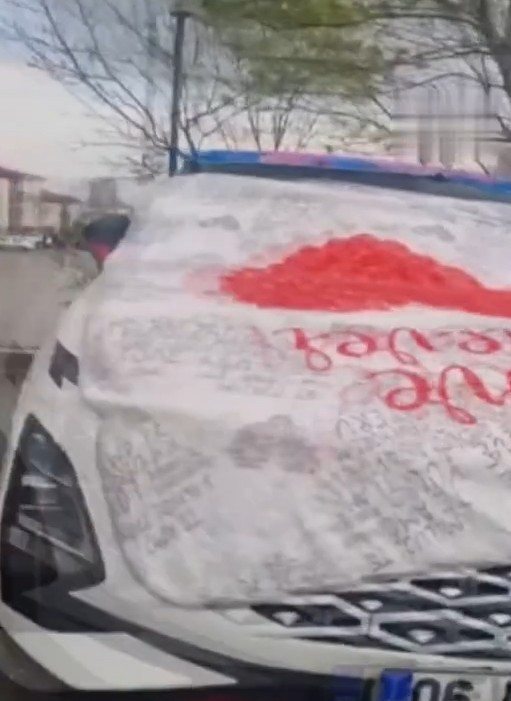 Çankaya'da şiddetli dolu yağışı araç sahiplerine zor anlar yaşattı