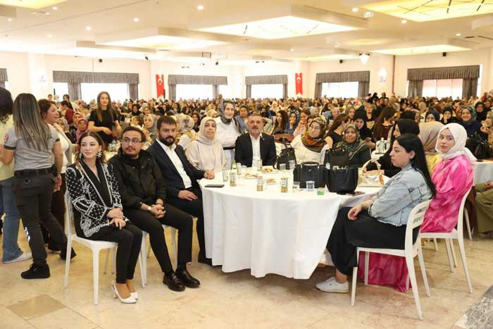 Sincan Belediyesi, Anneler Günü'nü Tuğçe Kandemir konseri ile kutladı - Resim : 2