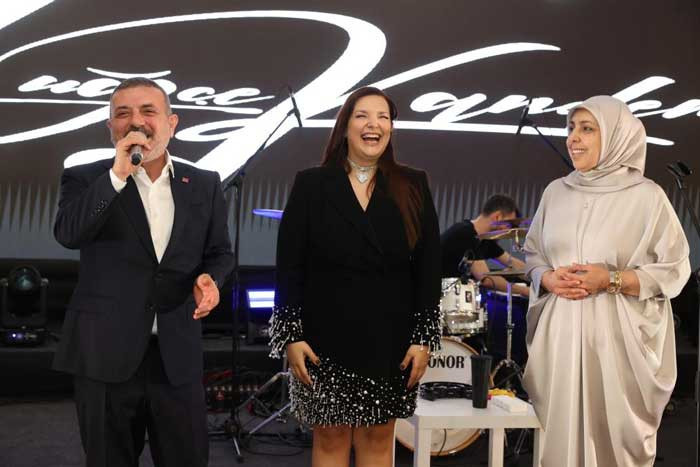 Sincan Belediyesi, Anneler Günü'nü Tuğçe Kandemir konseri ile kutladı