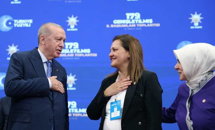 Afyonkarahisar Belediye Başkanı Burcu Köksal, AK Parti'ye katıldı