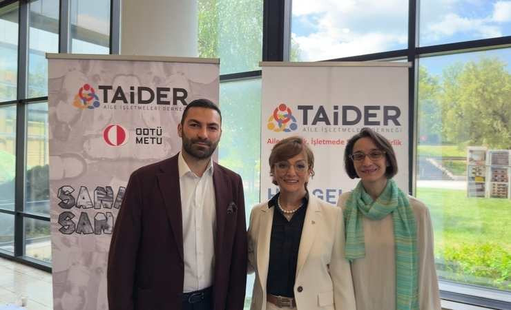 Ankara'da atık malzemelerden üretilen estetik eserler sergileniyor
