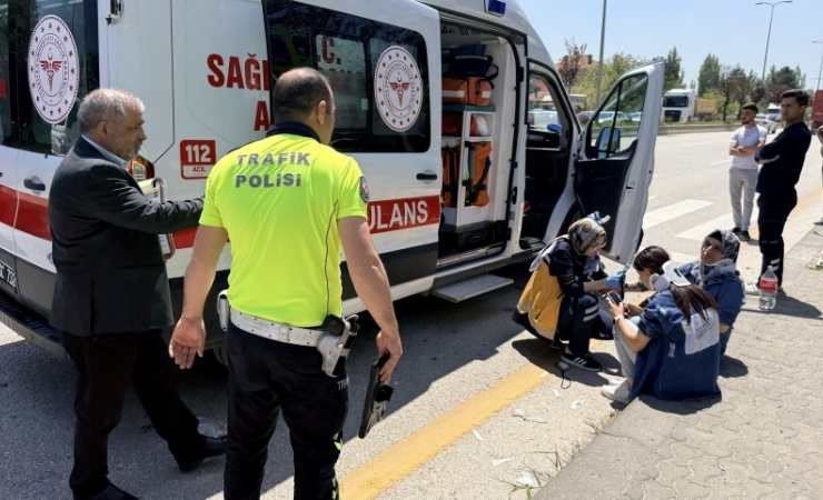 Çubuk'ta 3 araçlı trafik kazasında 3 kişi yaralandı