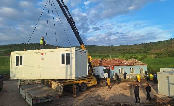 Çorum'da hortum felaketine uğrayan köylerde yaralar sarılıyor