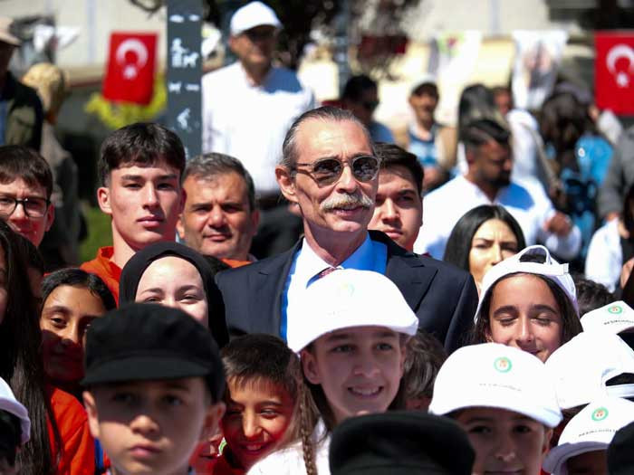 Etimesgut Belediyesi, 19 Mayıs'ı coşku ile kutlayacak: Emre Aydın ve Madrigal konseri! - Resim : 2
