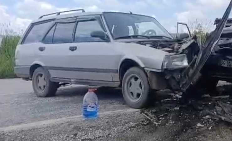 Çorum'da 2 otomobilin çarpıştığı trafik kazasında 3 kişi yaralandı